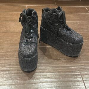 YRU QOZMO GLITTER GALACTIC PLATFORM SNEAKERS size 9